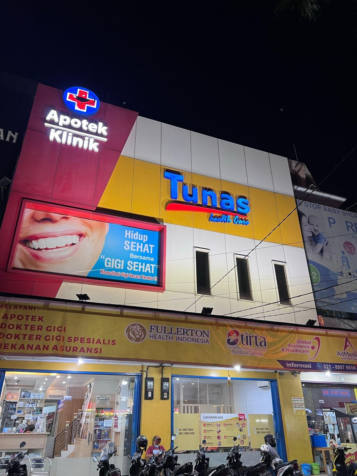 Tampak Depan Apotek Tunas & Tunas Dental Clinic