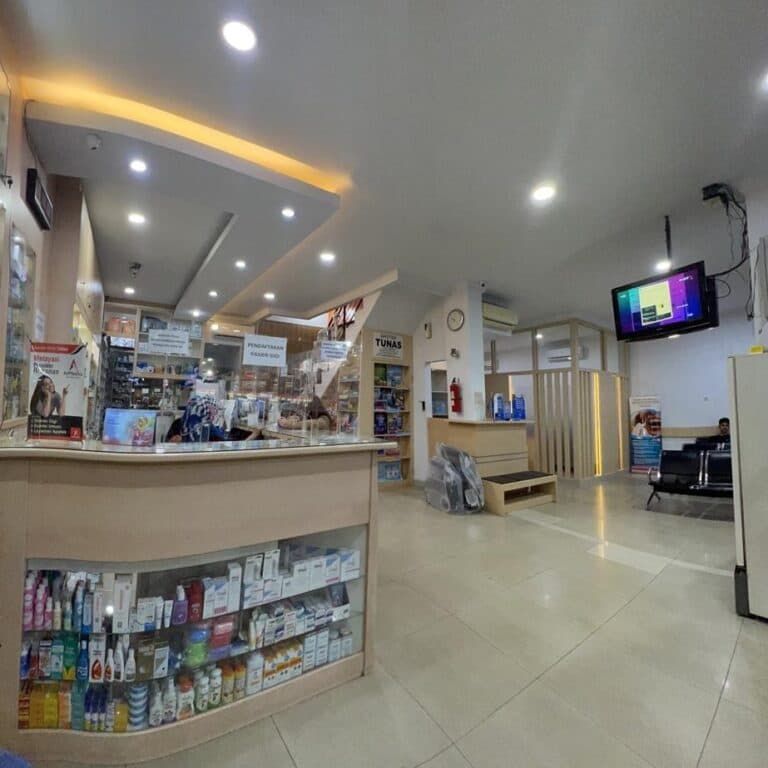 Etalase Obat & Produk Kesehatan