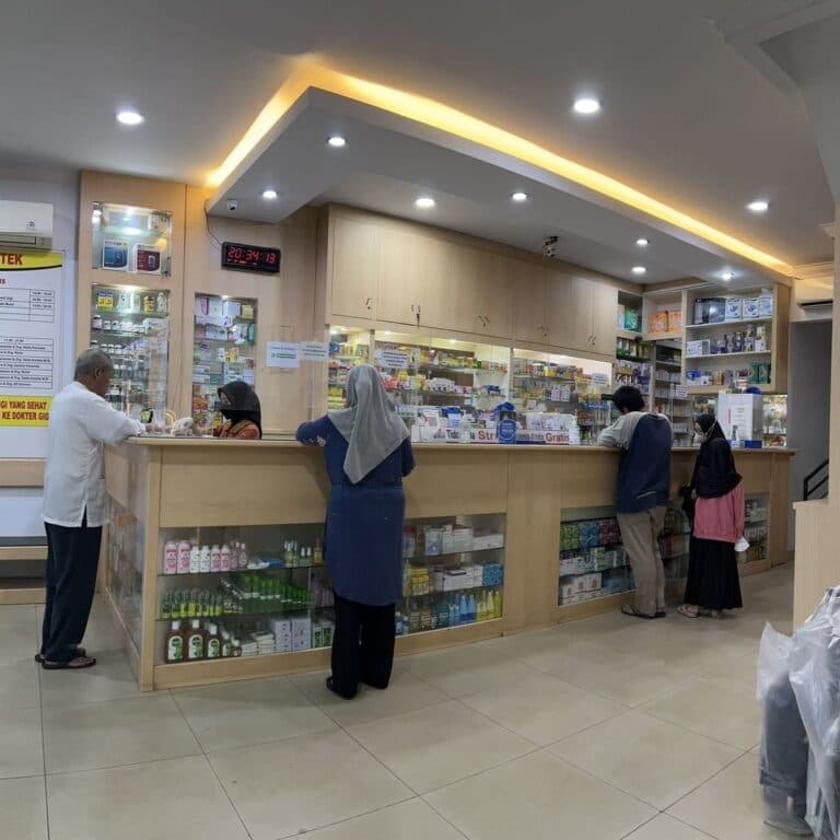 Ruang Racik & Penebusan Resep