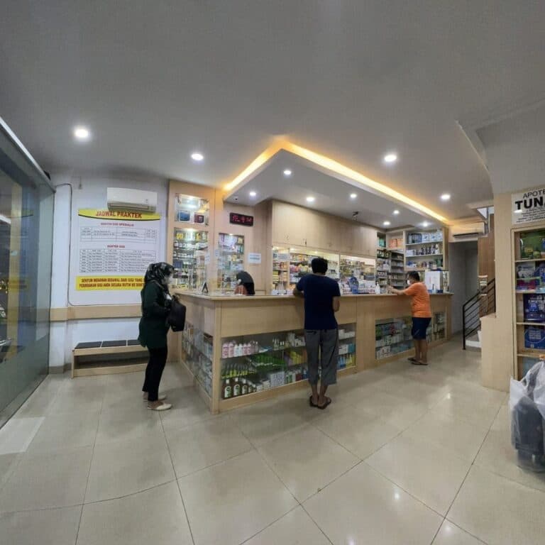 Area Kasir & Konsultasi Apotek